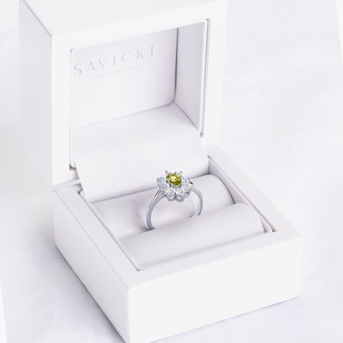 Pierścionek zaręczynowy SAVICKI: białe złoto, żółty szafir, białe szafiry